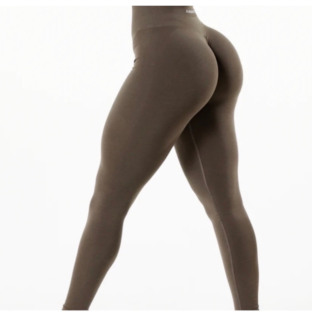 Alphalete Amplify High-Waisted Leggings -
Medium - Brown Mocha
